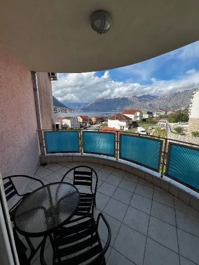 Rent, two bedroom apartment, 78m², Dobrota, Kotor