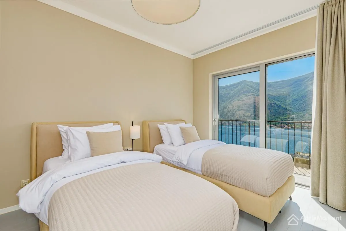 Prodaja, trosoban stan, 158m², Dobrota, Kotor