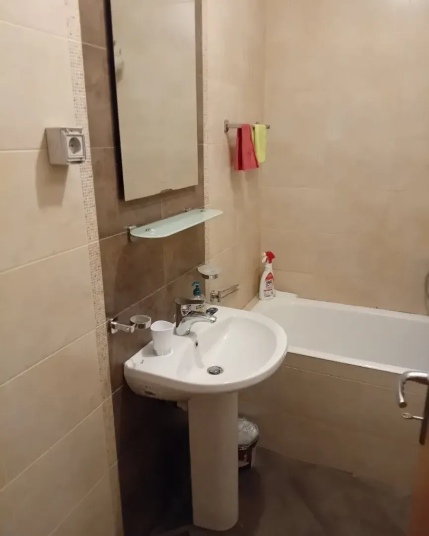 Izdavanje, trosoban stan, 80m², Stari Aerodrom, Podgorica