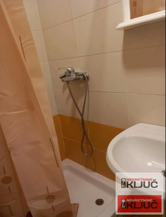 Izdavanje, garsonjera, 25m², Podbara, Novi Sad Sve Podlokacije