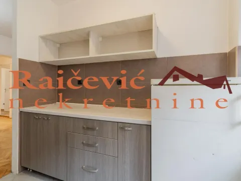 Sale, three bedroom apartment, 64m², Kalenić Pijaca, Vračar Sve Podlokacije - image 9