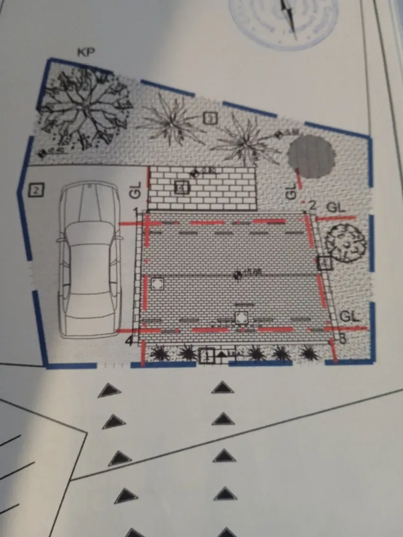 Situacioni plan i skica parcele sa prikazom parking mjesta.