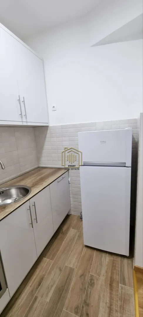 Izdavanje, jednosoban stan, 40m², Drač, Podgorica