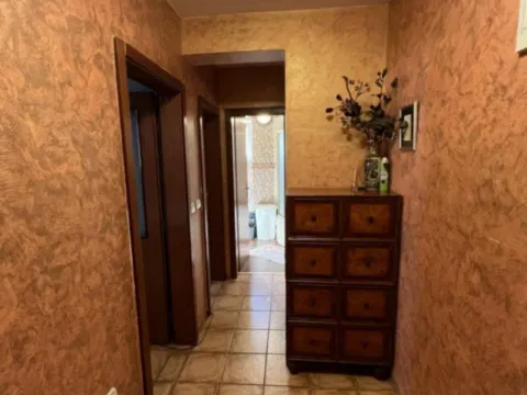 Izdavanje, dvosoban stan, 70m², Centar, Bar - image 2