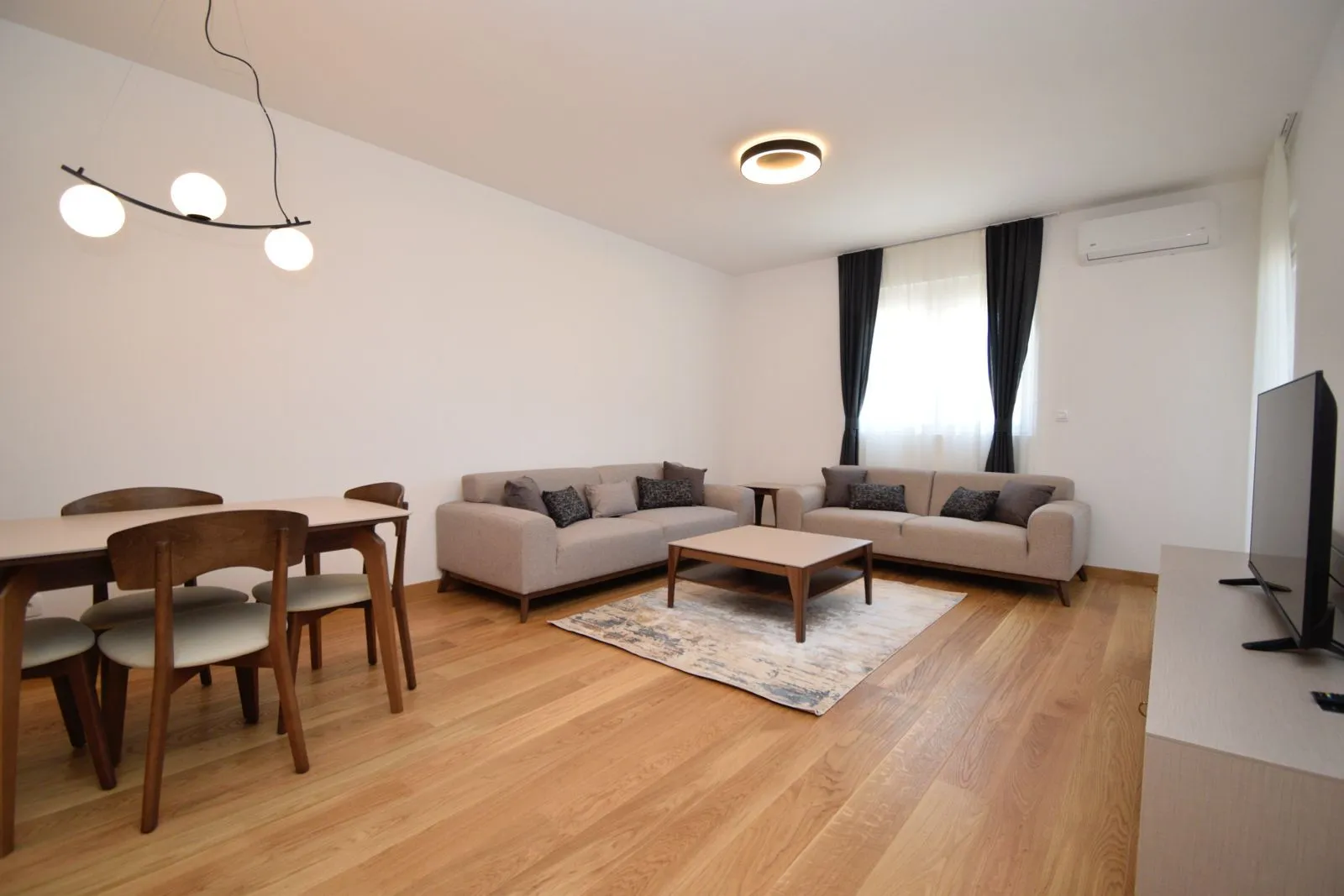 Izdavanje, dvosoban stan, 71m², New City, Podgorica