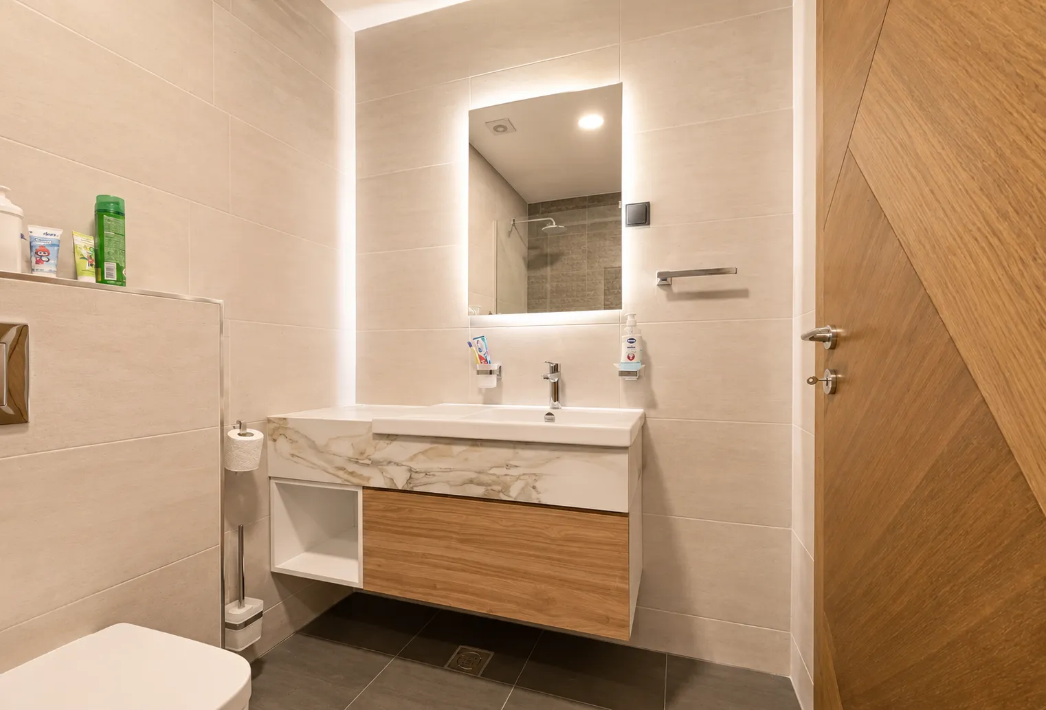 Izdavanje, dvosoban stan, 70m², Ljubović, Podgorica