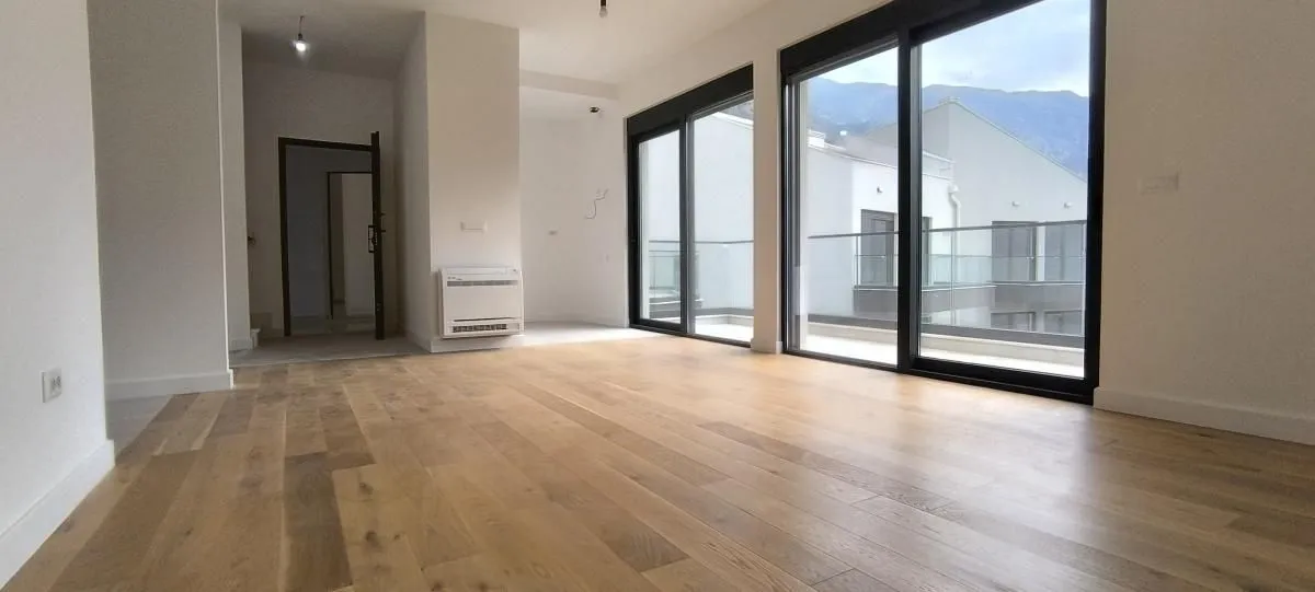 Prodaja, dvosoban stan, 126m², Dobrota, Kotor