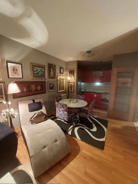 Izdavanje, trosoban stan, 105m², Preko Morače, Podgorica