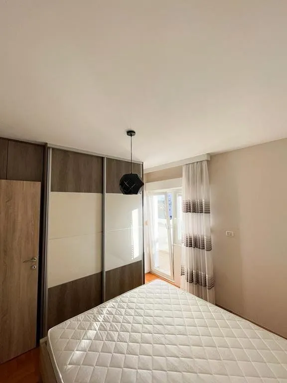 Izdavanje, dvosoban stan, 73m², Stari Aerodrom, Podgorica