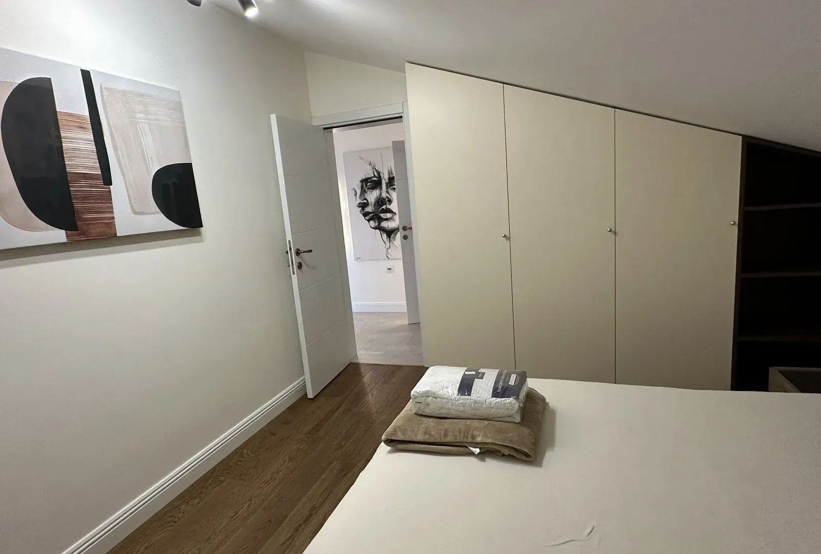 Rent, three bedroom apartment, 90m², Kotor, Crna Gora