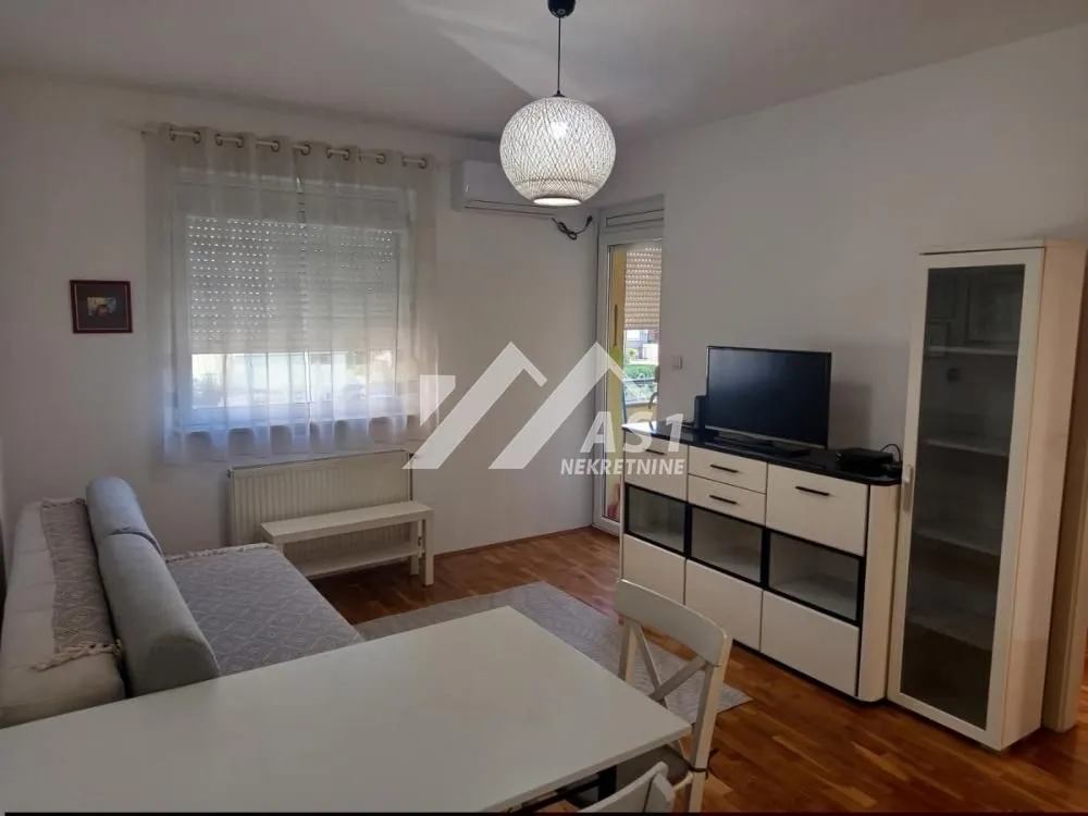 Izdavanje, jednosoban stan, 34m², Bulevar Evrope, Novi Sad Sve Podlokacije