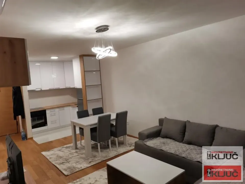 Izdavanje, dvosoban stan, 48m², Bulevar Oslobodjenja, Novi Sad Sve Podlokacije