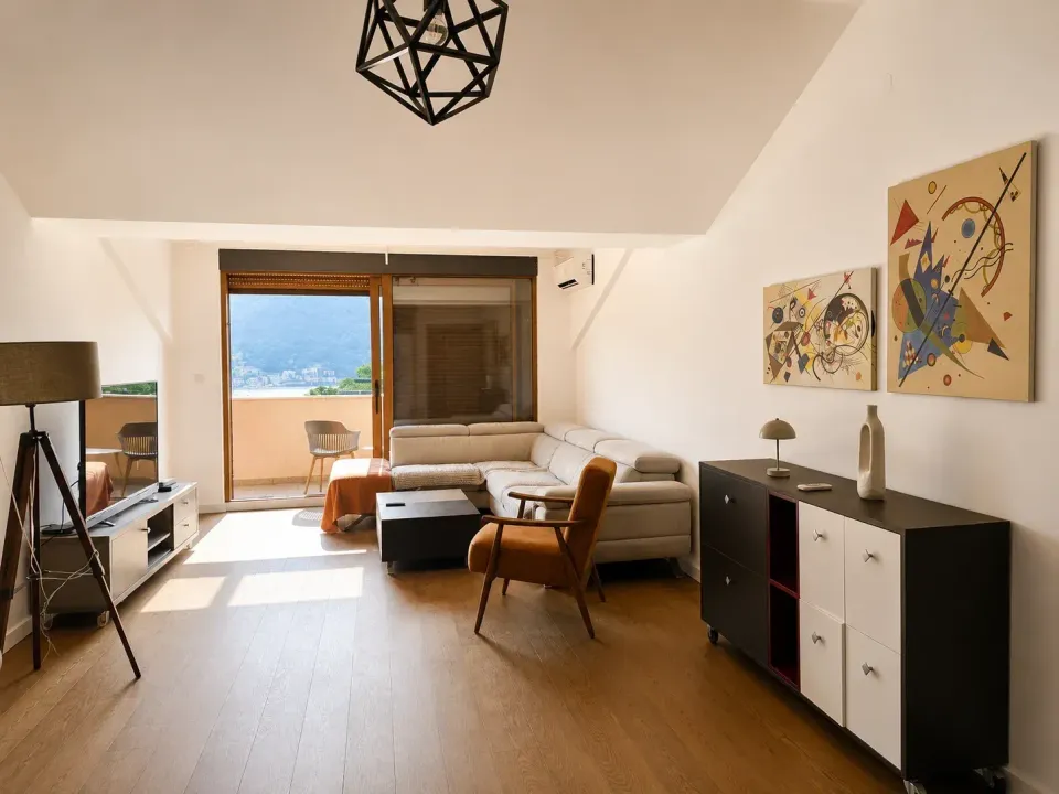Rent, two bedroom apartment, 108m², Kotor, Crna Gora