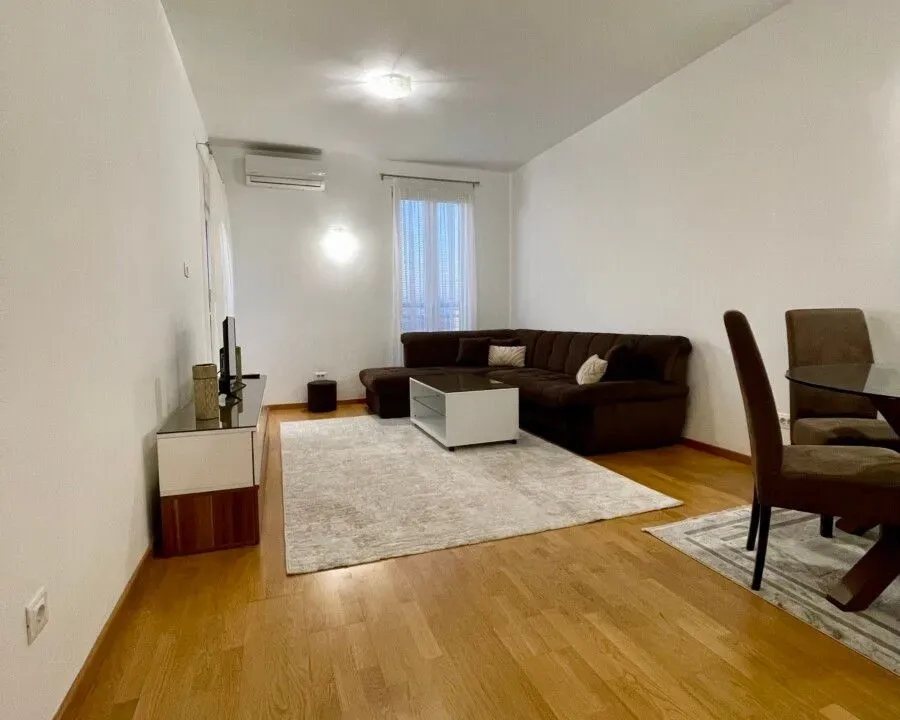 Izdavanje, jednosoban stan, 50m², Stari Aerodrom, Podgorica