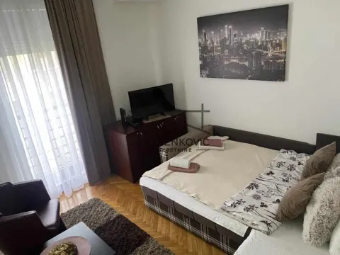 Rent, studio apartment, 35m², Rotkvarija, Novi Sad Sve Podlokacije - image 2