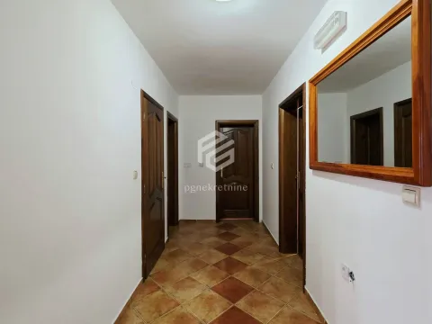 Izdavanje, kuća, 250m², Tuzi, Podgorica - image 12
