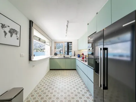 Prodaja, kuća, 183m², Muo, Kotor - image 10