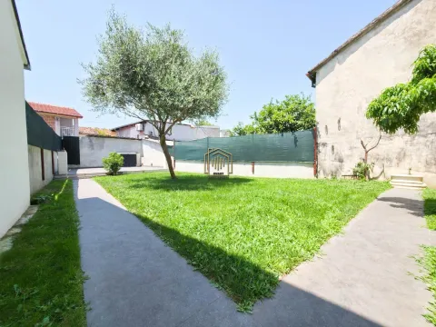 Landscaped yard with lawn and tree as part of the house. - image 19