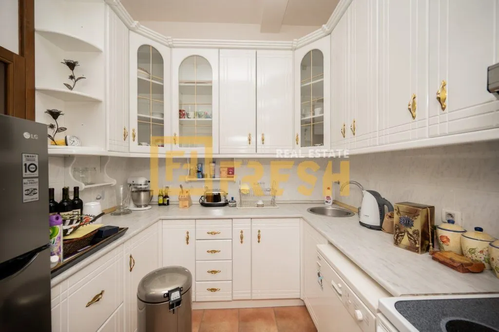 Izdavanje, trosoban stan, 140m², Gorica C, Podgorica