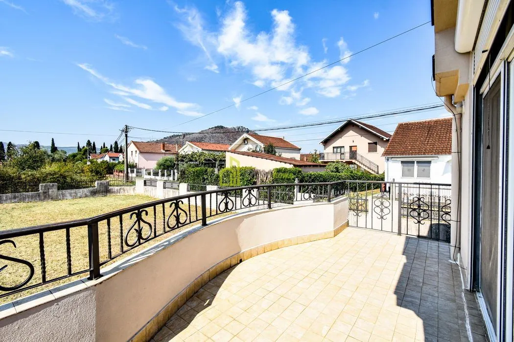 Rent, house, 185m², Tološi, Podgorica