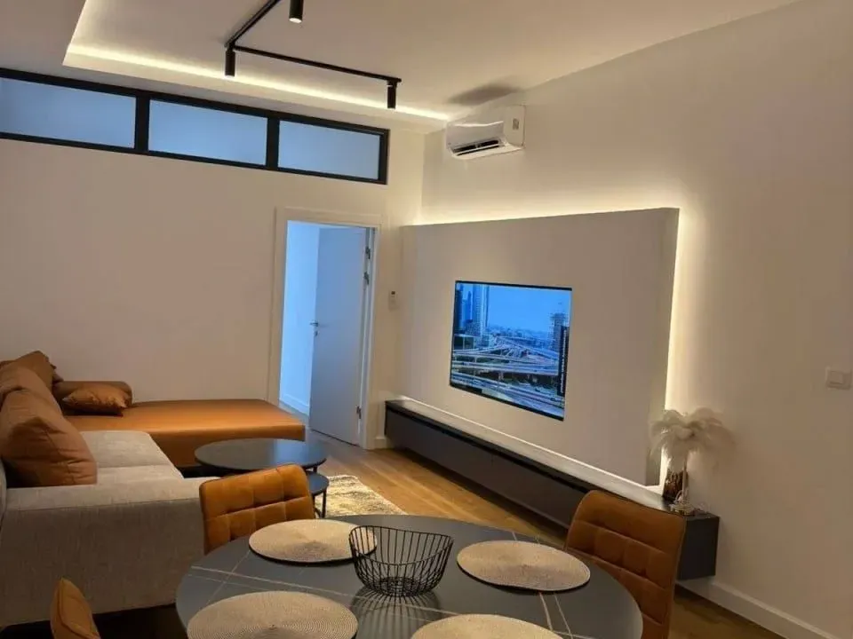 Sale, two bedroom apartment, 77m², Centar, Bar