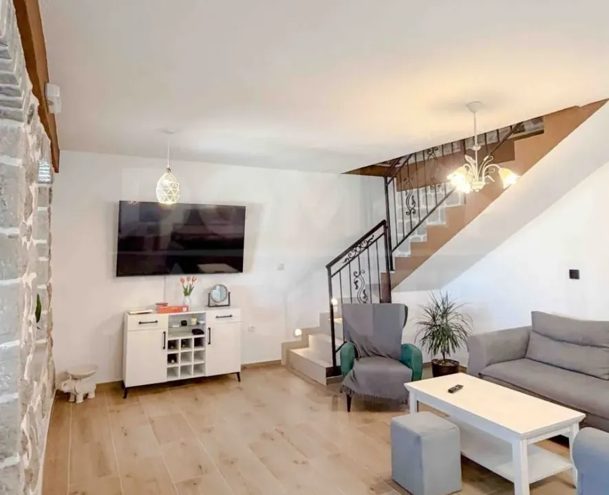Rent, two bedroom apartment, 80m², Tivat, Crna Gora