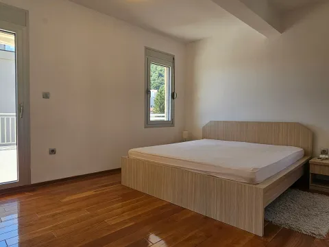 Izdavanje, trosoban stan, 103m², Centar, Budva - image 10