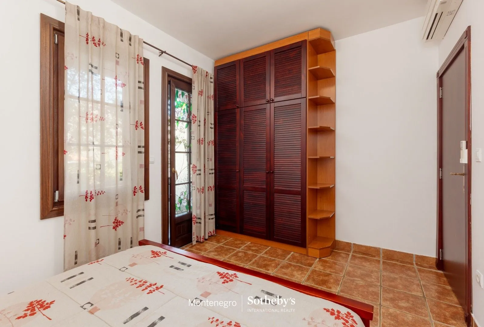 Prodaja, dvosoban stan, 84m², Kostanjica, Kotor