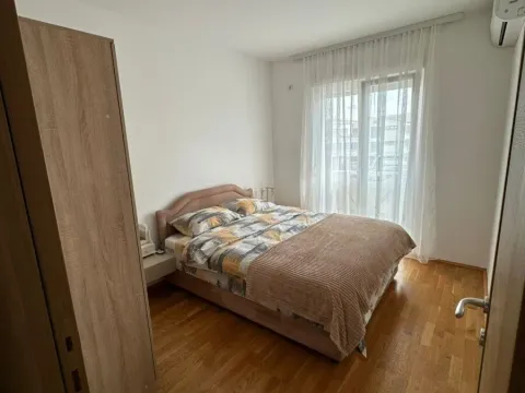 Izdavanje, dvosoban stan, 66m², Stari Aerodrom, Podgorica - image 4