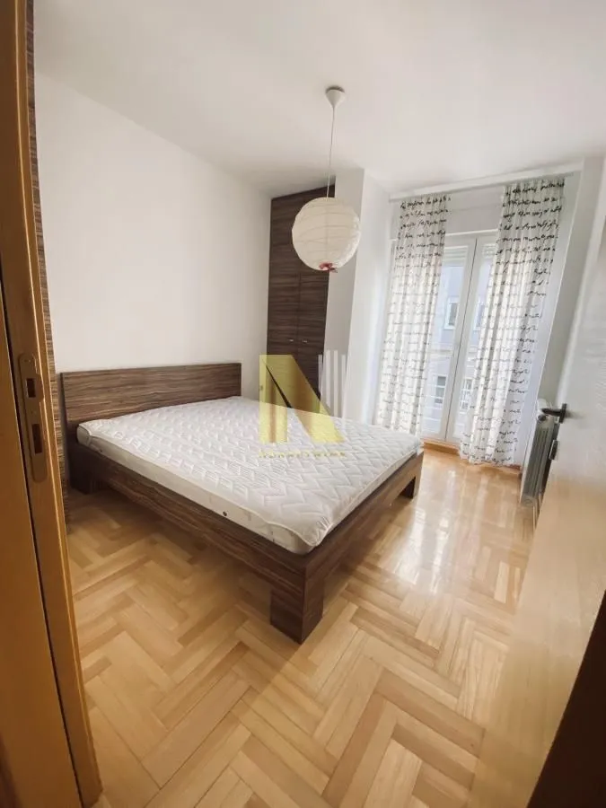Izdavanje, četvorosoban stan, 98m², Centar, Novi Sad