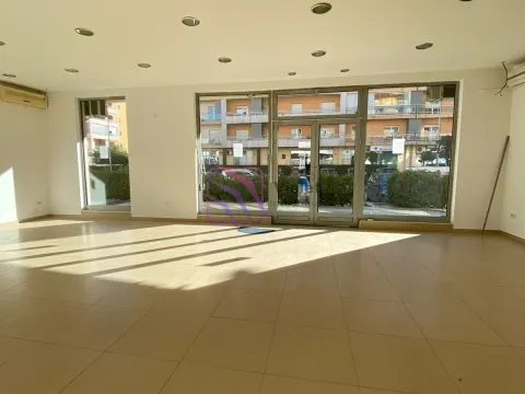 Izdavanje, poslovni prostor, 145m², City Kvart, Podgorica - image 8