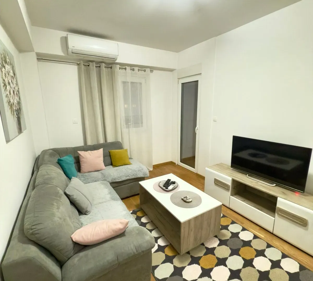 Izdavanje, dvosoban stan, 60m², Ljubović, Podgorica