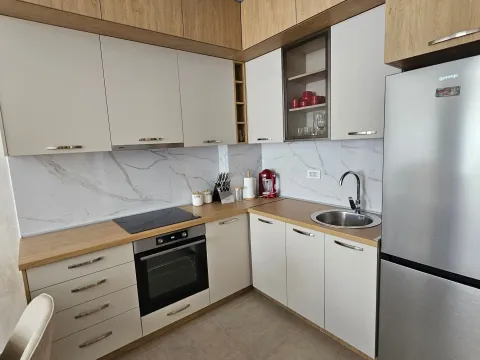 Izdavanje, jednosoban stan, 45m², Radanovići, Kotor - image 3