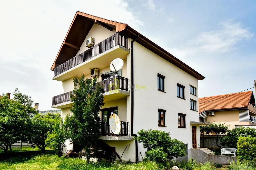 Sale, house, 370m², Tološi, Podgorica