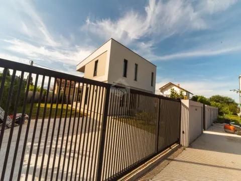 Prodaja, kuća, 225m², Gornja Gorica, Podgorica - image 5