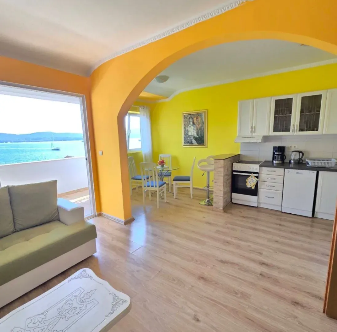 Rent, one bedroom apartment, 50m², Centar, Tivat