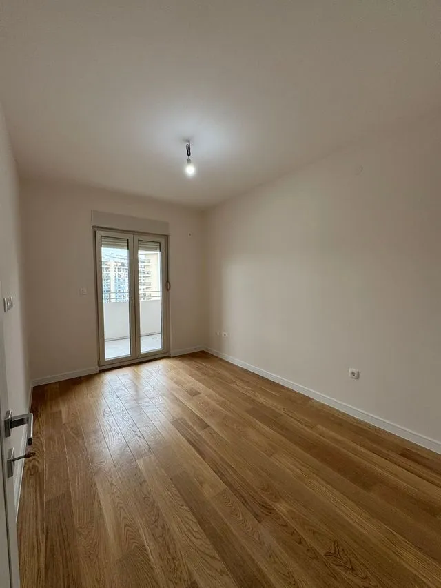 Izdavanje, jednosoban stan, 49m², Central Point, Podgorica