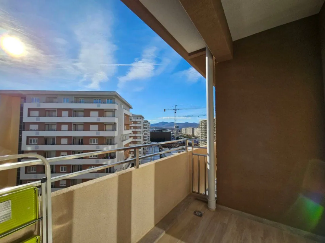 Izdavanje, dvosoban stan, 110m², Central Point, Podgorica