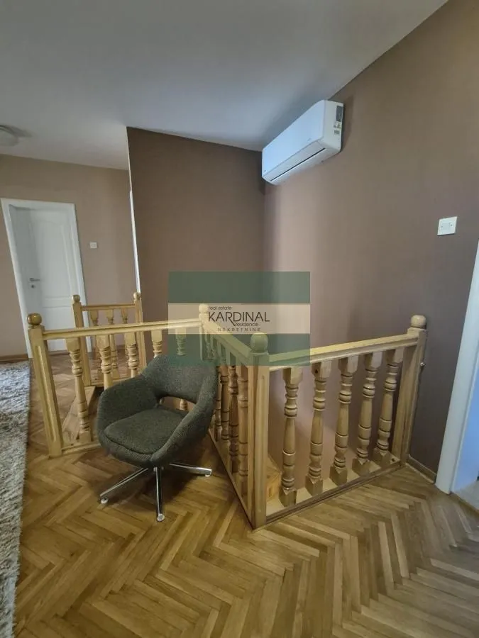 Prodaja, kuća, 379m², Trnava, Jagodina