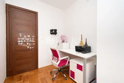 Rent, three bedroom apartment, 93m², City Kvart, Podgorica - image 9