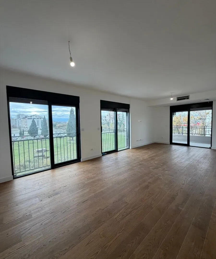 Izdavanje, trosoban stan, 113m², Preko Morače, Podgorica