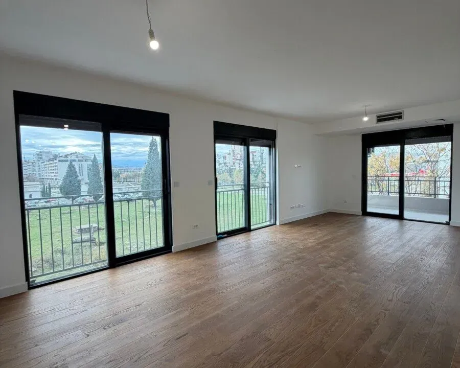 Izdavanje, trosoban stan, 113m², Preko Morače, Podgorica