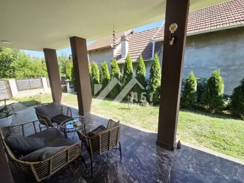 Covered terrace with seating furniture and a view of the yard. - image 10
