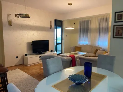 Izdavanje, dvosoban stan, 76m², Centar, Podgorica - image 10