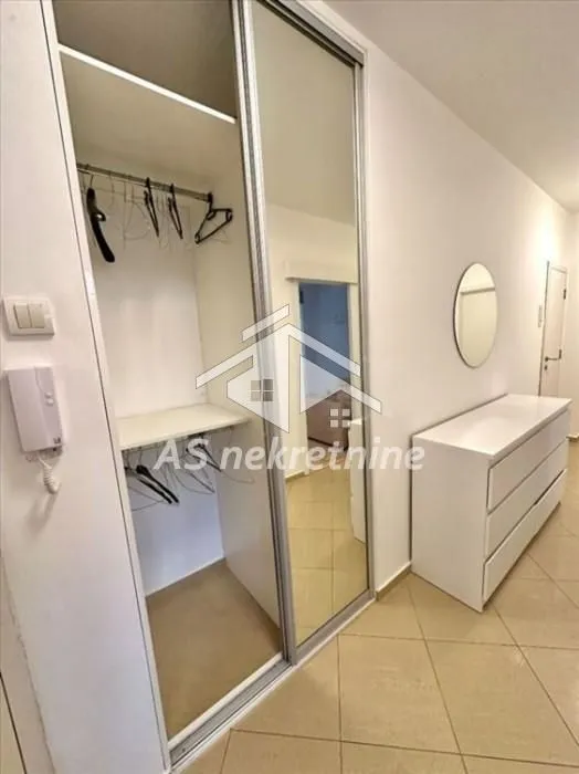 Izdavanje, dvosoban stan, 63m², Sarajevska, Beograd