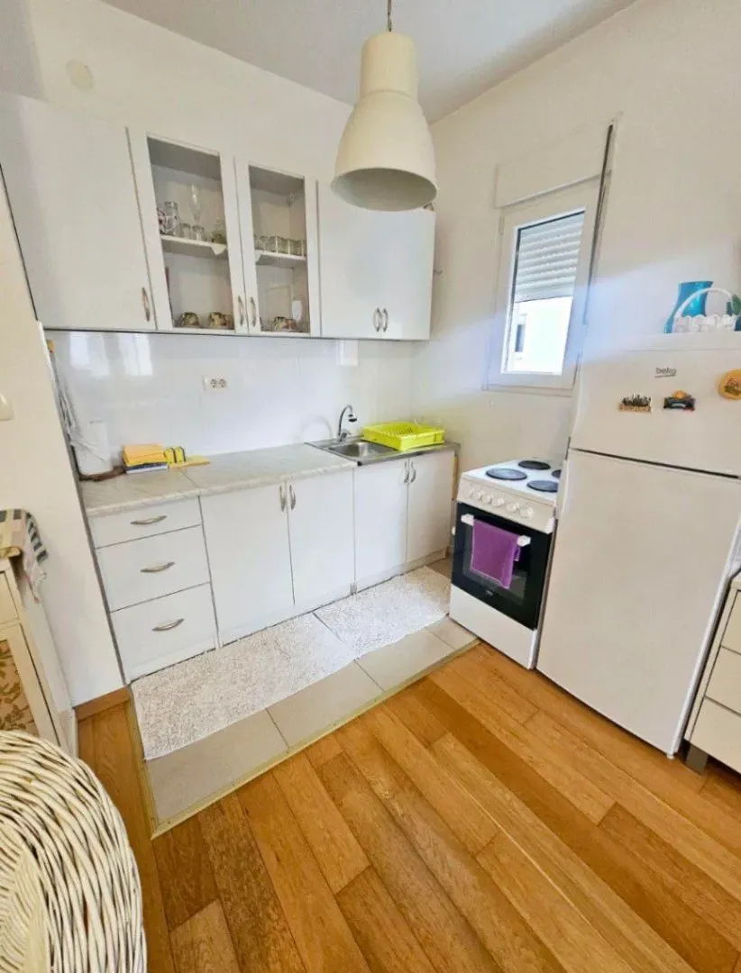 Izdavanje, jednosoban stan, 49m², Blok 9, Podgorica