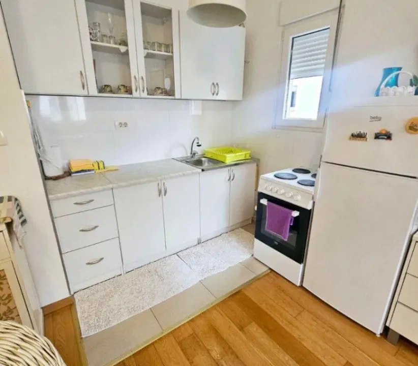 Izdavanje, jednosoban stan, 49m², Blok 9, Podgorica