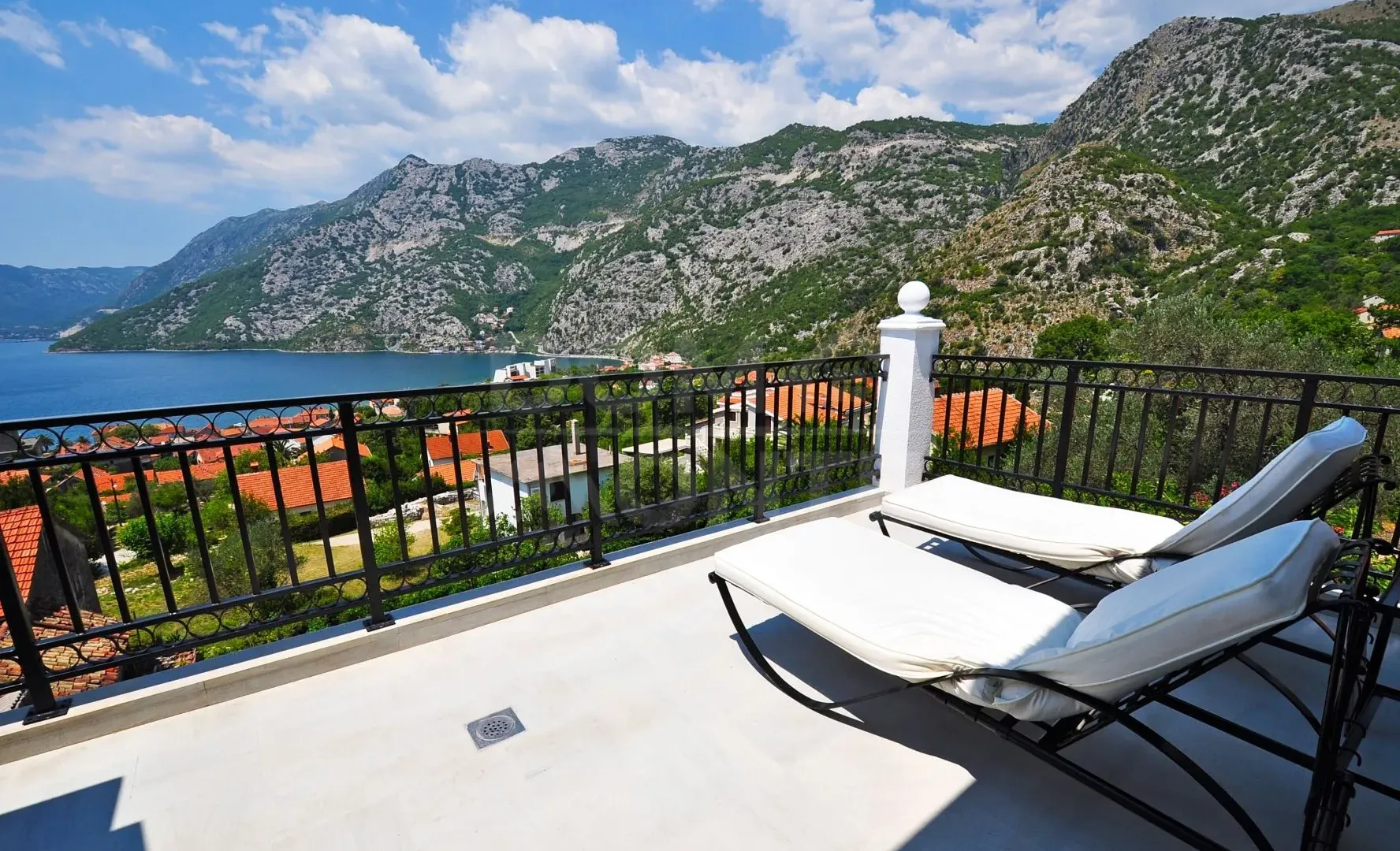 Sale, three bedroom apartment, 208m², Risan, Kotor