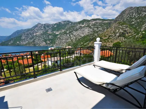 Sale, three bedroom apartment, 208m², Risan, Kotor - image 16