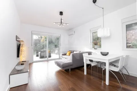 Rent, one bedroom apartment, 65m², Budva okolina, Budva - image 8